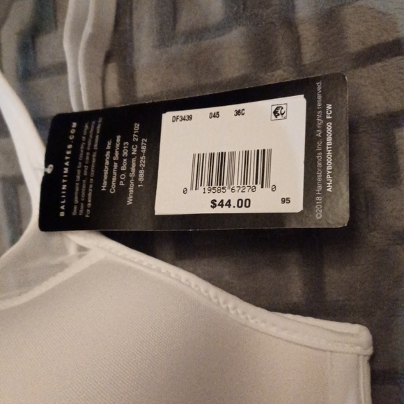 Bali Smoothing Bra NWT, 36 C - Picture 2 of 4